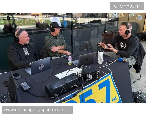 科尔赞克尼佩尔展现克里斯穆林风采引发球迷热议