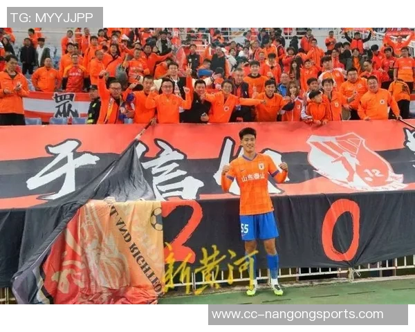 泰山队与年轻后卫彭啸续约至2030年底,共同展望美好未来 泰山队与年轻后卫彭啸续约至2030年底,共同展望美好未来